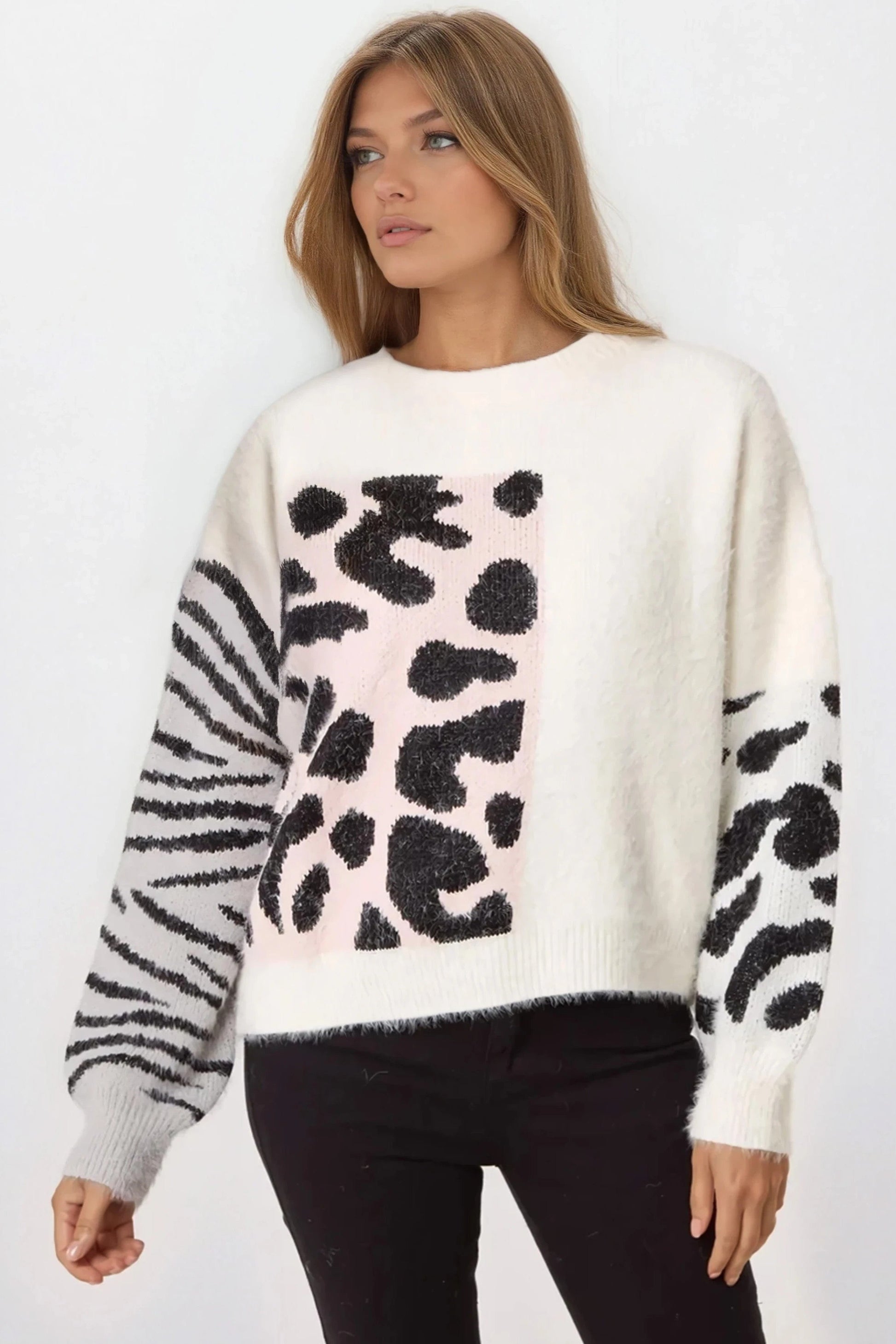Relaxed fit ivory knit jumper with graphic motif sleeves