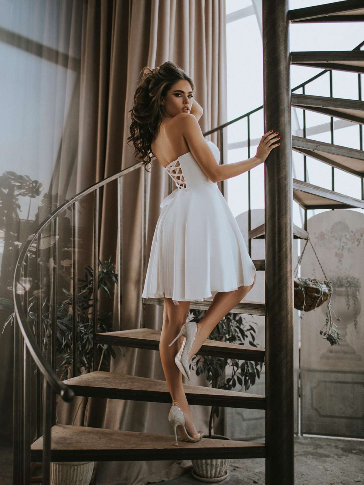 Chic Shoulder Bliss Short Dress with Circle Skirt and Corset Detail-17