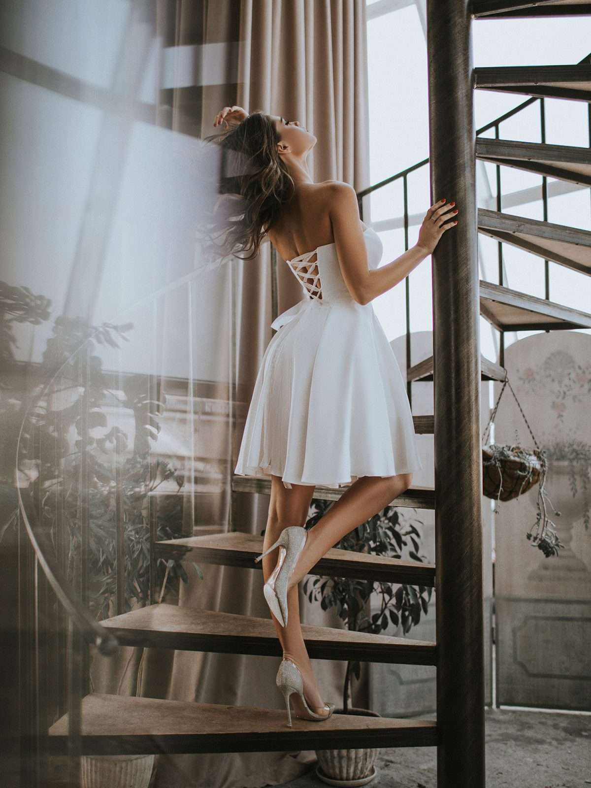 Chic Shoulder Bliss Short Dress with Circle Skirt and Corset Detail-16