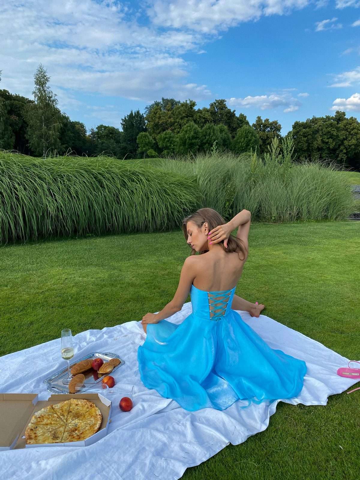 Chic Shoulder Bliss Short Dress with Circle Skirt and Corset Detail-13