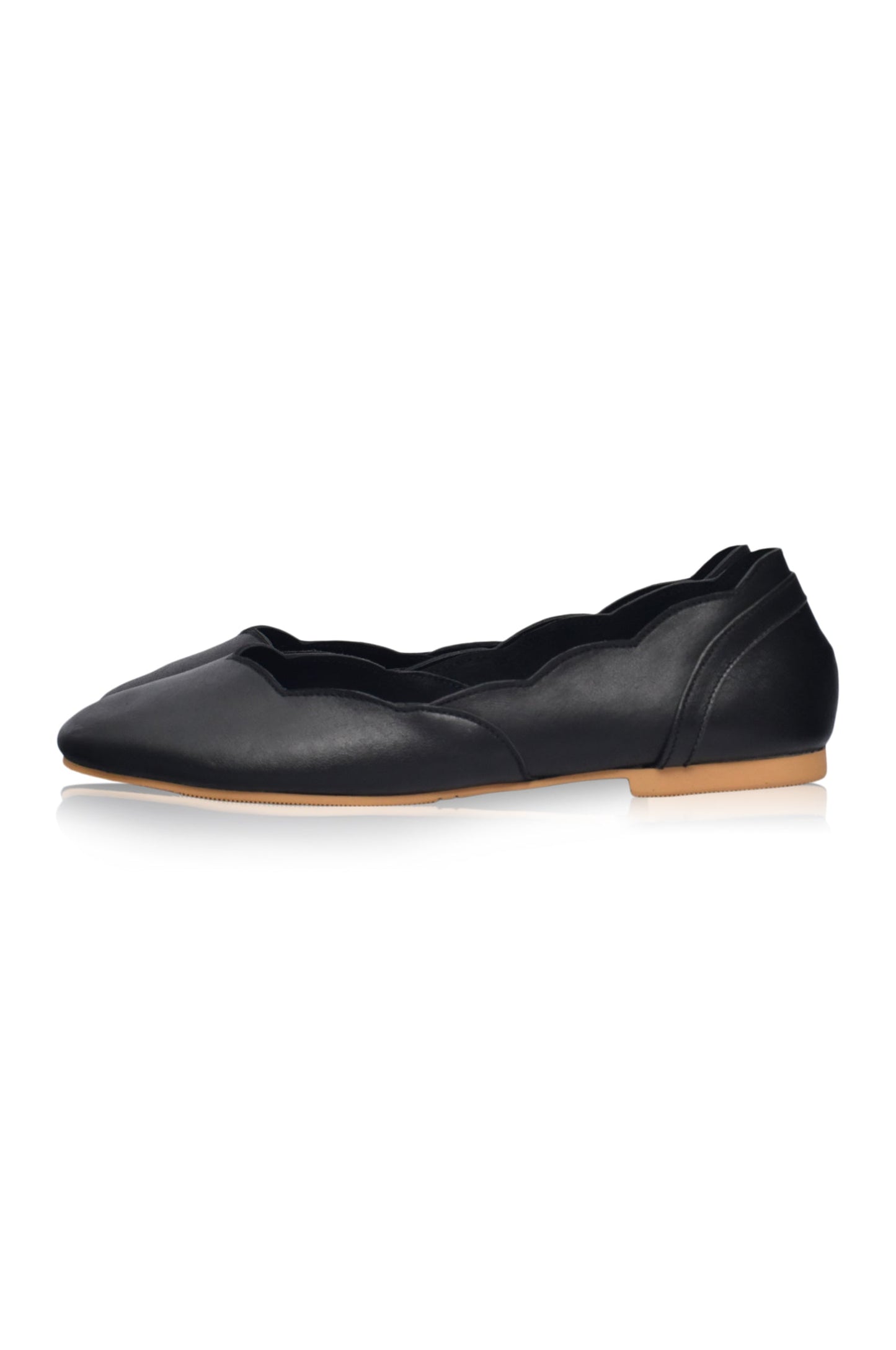 Scalloped leather edge and stitching on Milan ballet flats